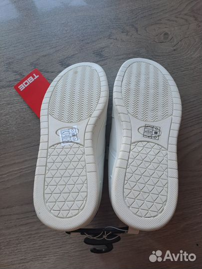 Кроссовки женские