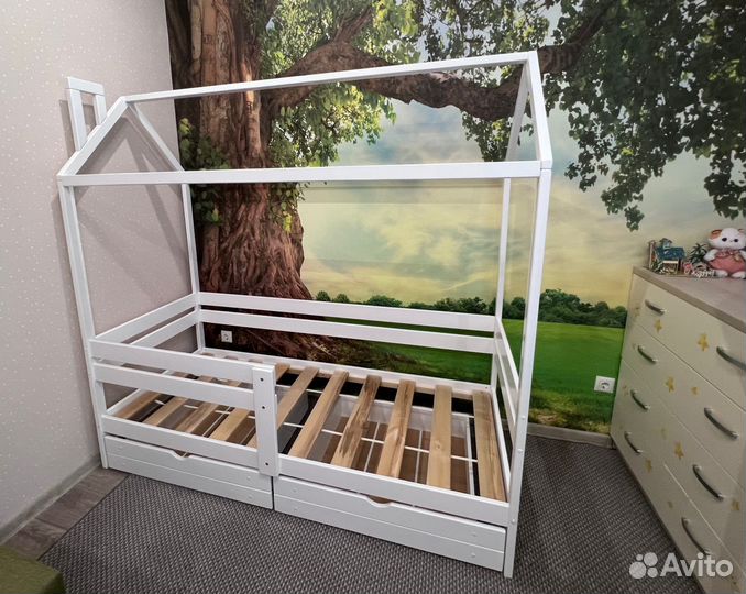 Детская кровать домик из дерева