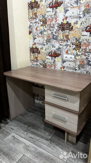 Стол письменный