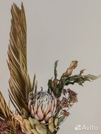 Букет из сухоцветов в вазе