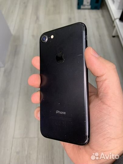 Телефон iPhone 7