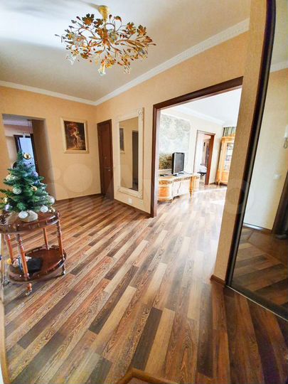 3-к. квартира, 120 м², 3/16 эт.