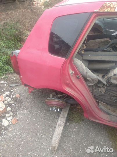 Крыло заднее правое Honda Civic 6 хечбек