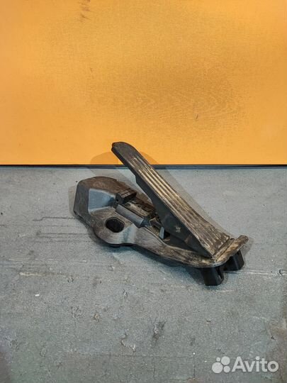 Педаль газа Volkswagen Tiguan 5N1