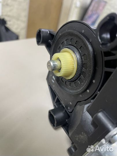 Моторчик заднего стеклоподъемника Гольф 6