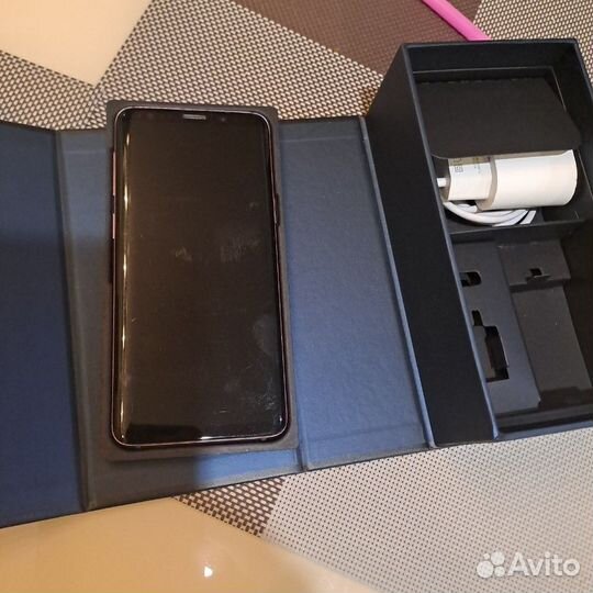 Samsung Galaxy S9, 4/64 ГБ