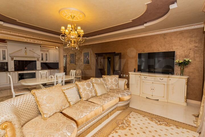 Дом 340 м² на участке 50 сот.