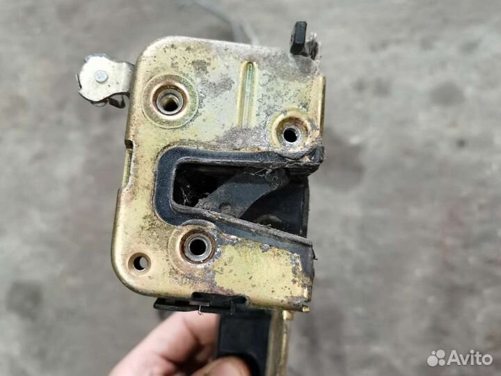 Замок двери задний левый mitsubishi carisma