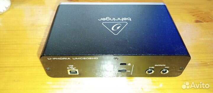Профессиональная карта behringer U-phoria UMC202HD