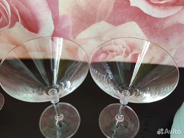 Тарелки, фужеры, подсвечники 