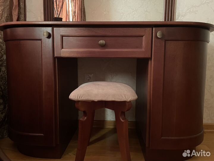 Туалетный столик из дуба
