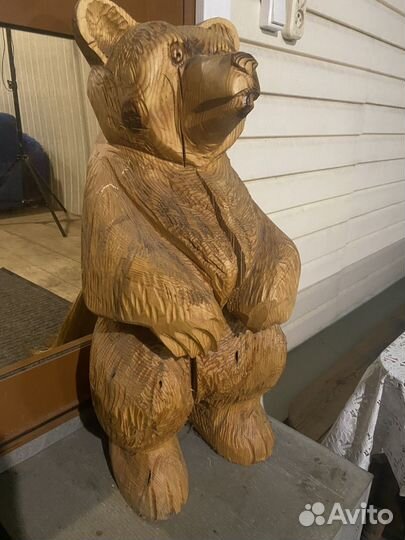 Резной медведь из дерева