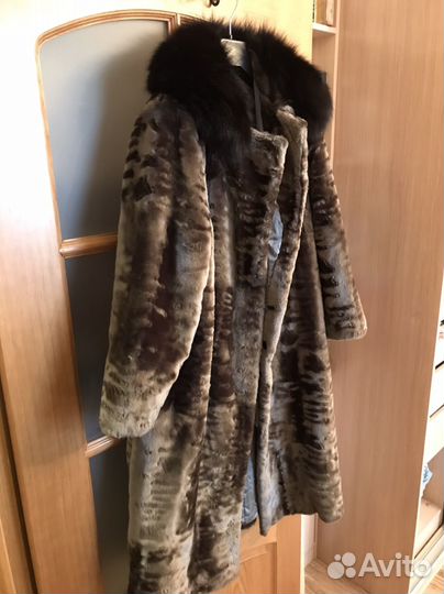 Шуба мутоновая с песцовым воротником бу