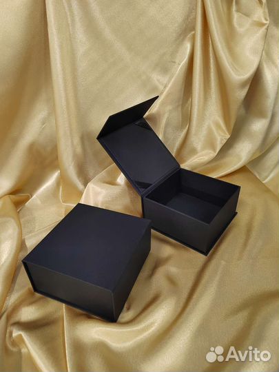 Подарочная коробка