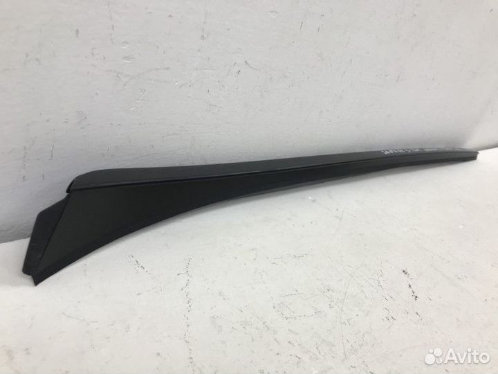 Накладка лобового стекла правая Hyundai Santa Fe 3