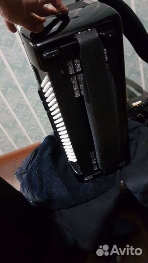 Аккордеон Weltmeister Saphir 4/4