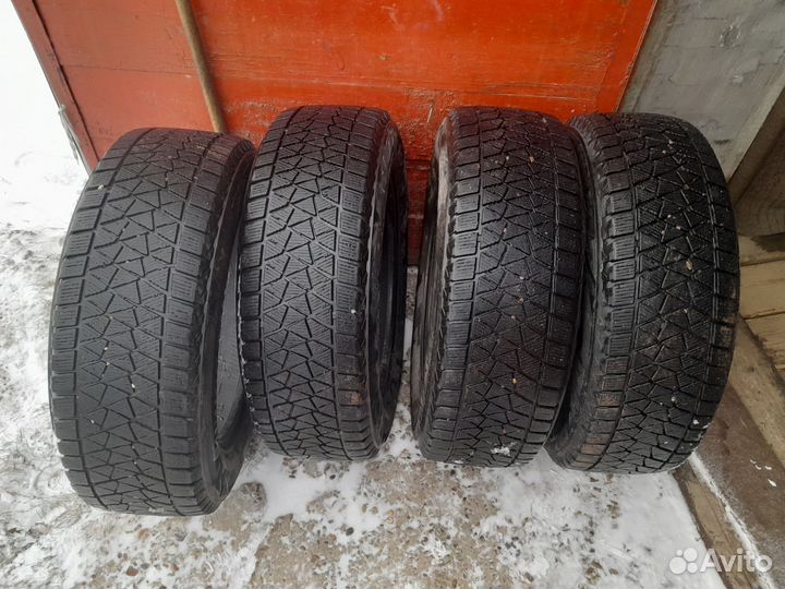 Bridgestone Blizzak DM-V2 225/65 R17