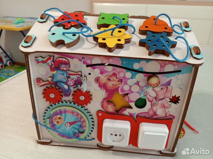 Бизиборд, бизи-дом со светом