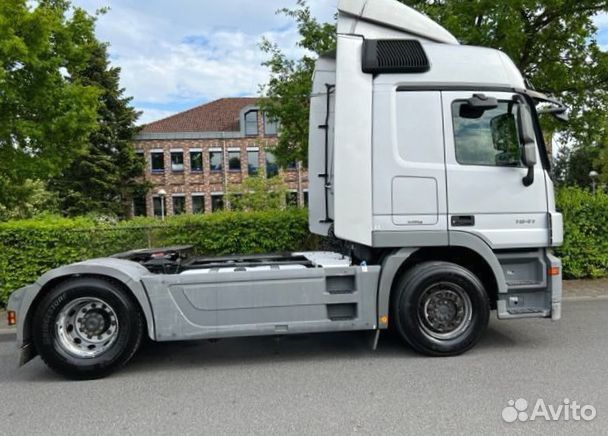 Pазбираем грузовик Mercedes-Benz Actros mpiii 2009