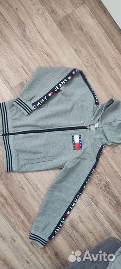 Кофта 4 шт на мальчика 7-8 лет