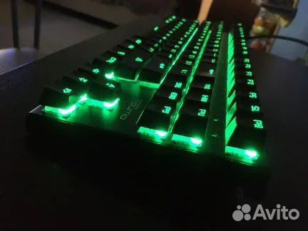 Игровая клавиатура механика с rgb qumo