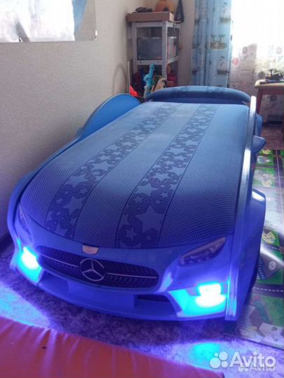 Детская кровать машина