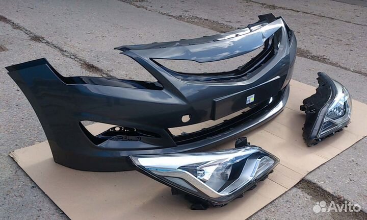 Передняя часть окрашенная в цвет Hyundai Solaris