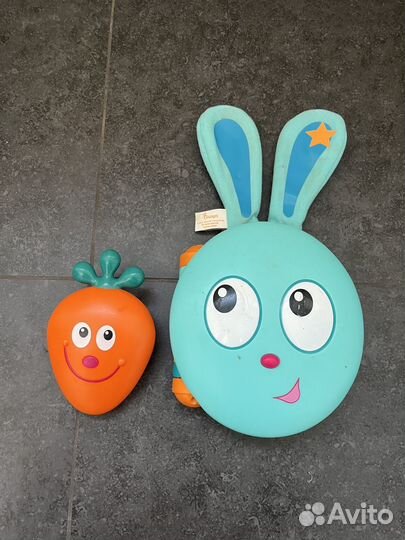 Зайчик Бани, морковка и книжка