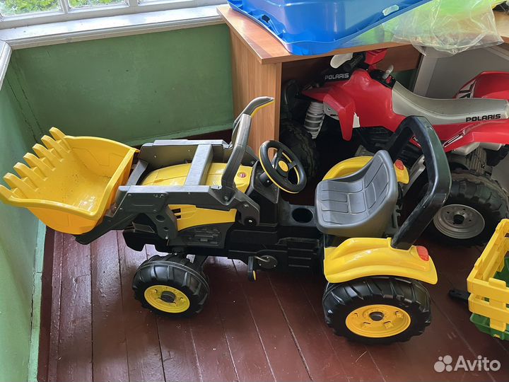 Детский трактор педальный peg perego