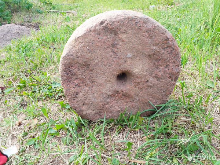 Жернов каменный