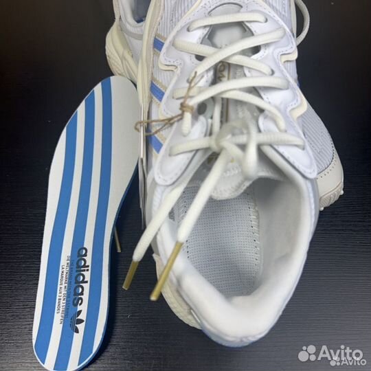 Кроссовки adidas ozweego