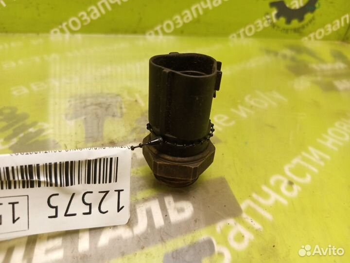 Датчик включения вентилятора Skoda Octavia A4 1.4