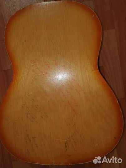 Акустическая гитара
