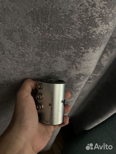 Зажим для трюкового самоката