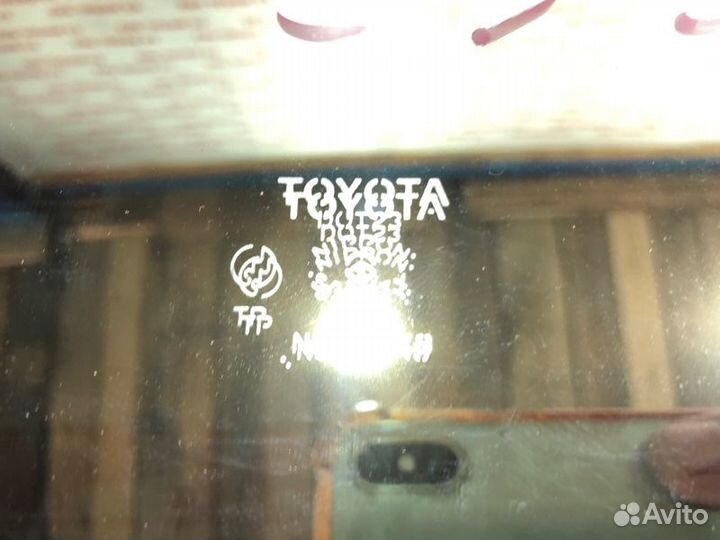 Стекло боковое заднее правое Toyota Town Ace Noah
