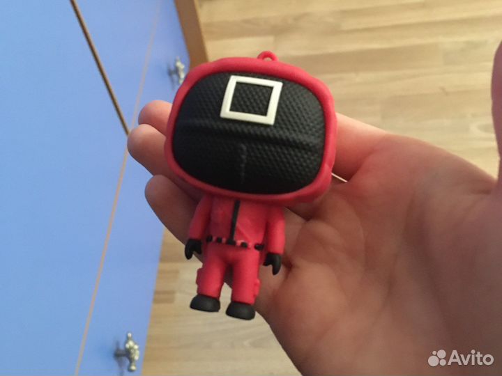 Брелок из игры кальмара (Красный квадрат )