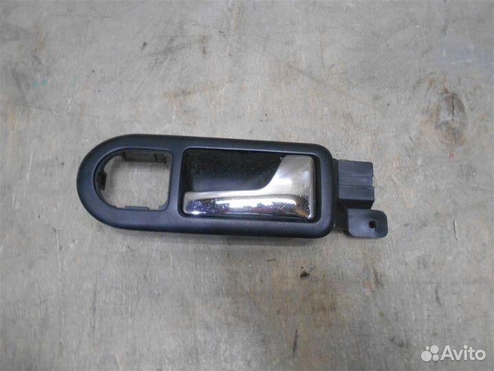 Ручка двери внутренняя левая от VW Passat (B5) 19