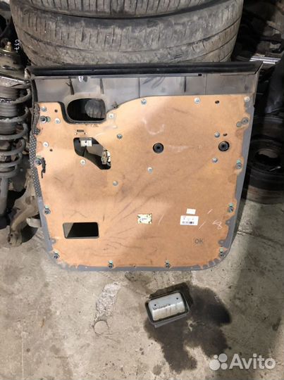 Обшивка двери Форд Рейнджер Мазда В2500