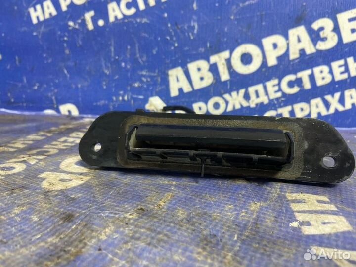 Ручка открывания багажника. Mitsubishi Grandis