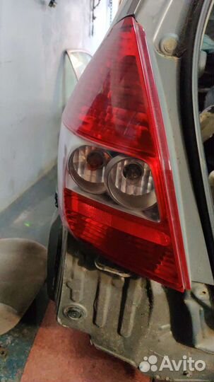 Запчасти кузовные Хонда фит 2003 года, 1,5 литра