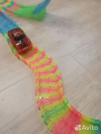 Гибкий трек с машиной