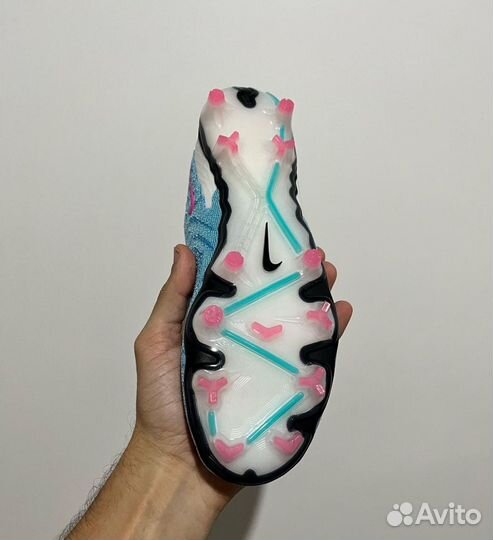 Футбольные бутсы nike phantom gx