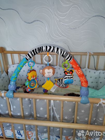 Дуга с игрушками