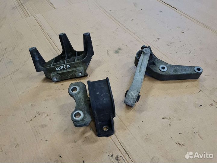 Кронштейн двигателя подушка опора Opel Corsa C