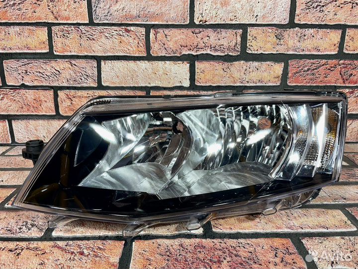 Фара левая передняя Шкода Октавиа А7 2013-2016г