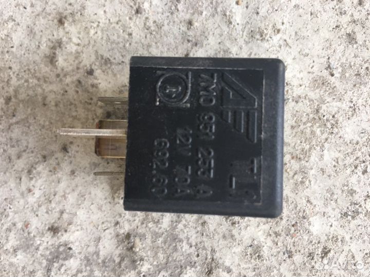 Реле 7M0951253A (3690)