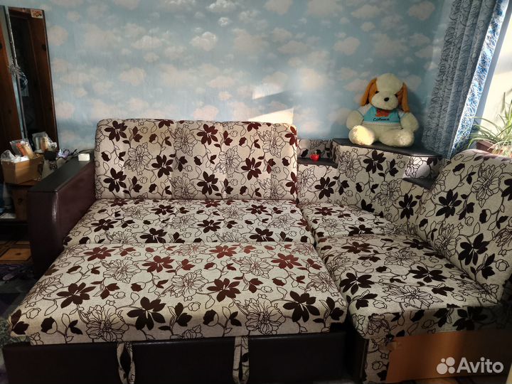 Продается угловой диван и шкаф