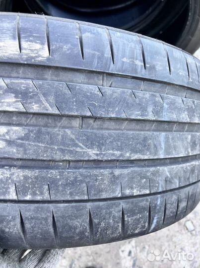 Michelin Pilot Sport 4 S 285/40 R22