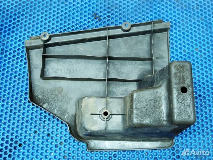 Бардачок багажника Mitsubishi Galant 8