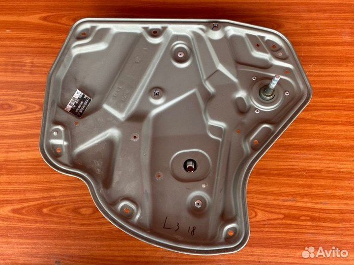 Стеклоподъемник задний левый Skoda Octavia